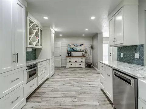 Kitchen - 1644 Red Fox Rd, Edmond, OK 73034 photo 6 of 7