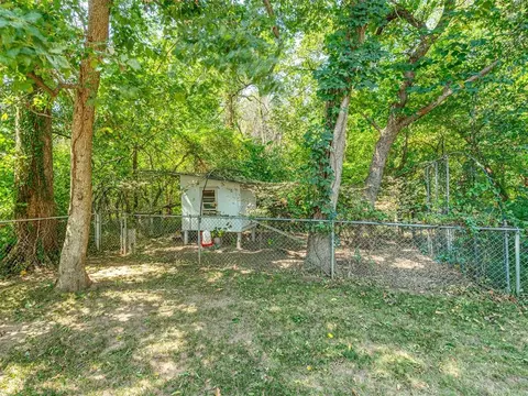 Exterior - 1644 Red Fox Rd, Edmond, OK 73034 photo 12 of 13