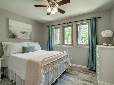 Bedroom - 1644 Red Fox Rd, Edmond, OK 73034 photo 6 of 10