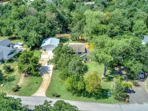 View/Area - 1644 Red Fox Rd, Edmond, OK 73034 photo 1 of 2