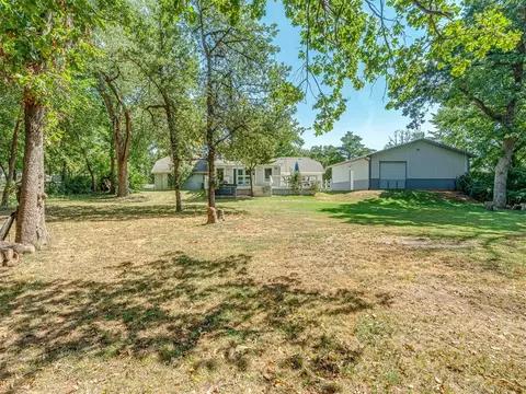 Exterior - 1644 Red Fox Rd, Edmond, OK 73034 photo 4 of 13