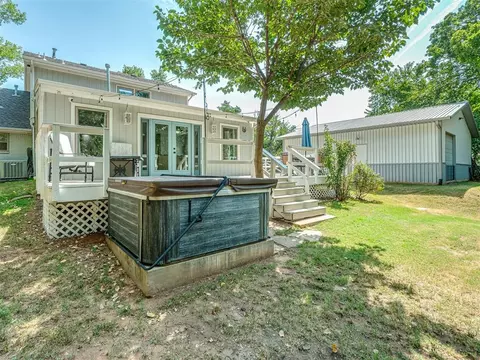 Exterior - 1644 Red Fox Rd, Edmond, OK 73034 photo 7 of 13