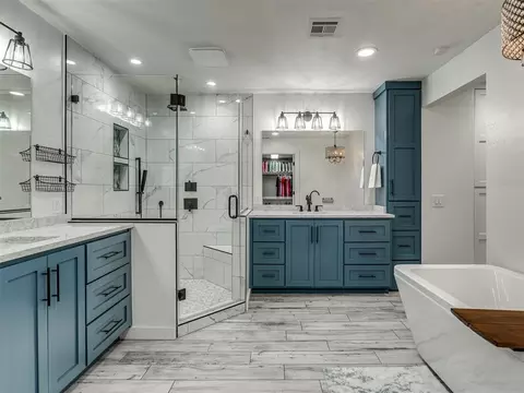 Bath - 1644 Red Fox Rd, Edmond, OK 73034 photo 5 of 7