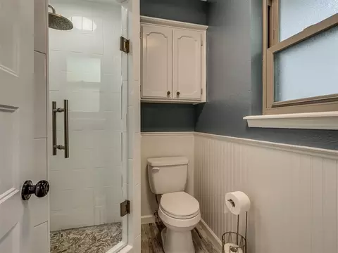 Bath - 1644 Red Fox Rd, Edmond, OK 73034 photo 2 of 7