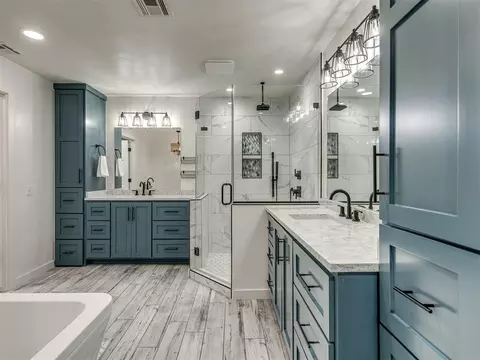 Bath - 1644 Red Fox Rd, Edmond, OK 73034 photo 4 of 7