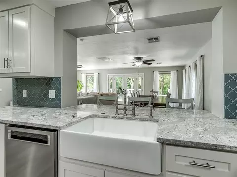 Kitchen - 1644 Red Fox Rd, Edmond, OK 73034 photo 4 of 7