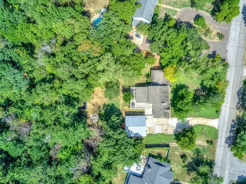 View/Area - 1644 Red Fox Rd, Edmond, OK 73034 photo 2 of 2