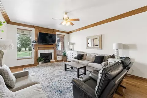 Living - 900 Grandview Rd, Tuttle, OK 73089 photo 2 of 5