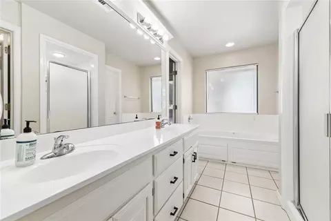 Bath - 900 Grandview Rd, Tuttle, OK 73089 photo 3 of 4