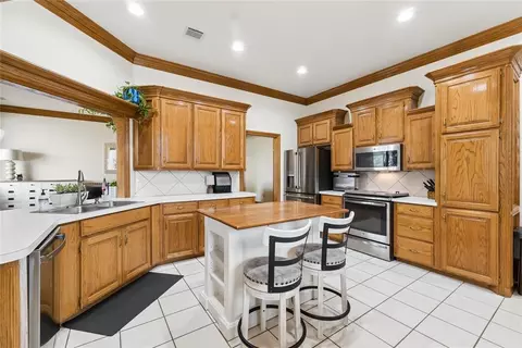 Kitchen - 900 Grandview Rd, Tuttle, OK 73089 photo 2 of 8