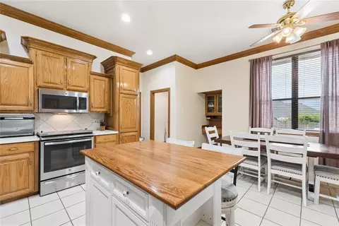 Kitchen - 900 Grandview Rd, Tuttle, OK 73089 photo 4 of 8