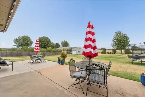 Exterior - 900 Grandview Rd, Tuttle, OK 73089 photo 8 of 8