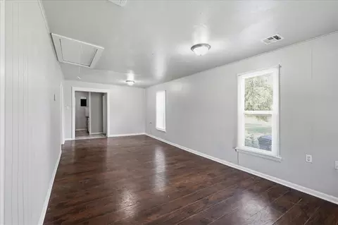 Living - 1216 E Vilas Ave, Guthrie, OK 73044 photo 1 of 2