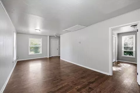 Living - 1216 E Vilas Ave, Guthrie, OK 73044 photo 2 of 2