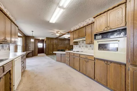 Kitchen - 332852 E 1060 Rd, Mcloud, OK 74851 photo 2 of 2