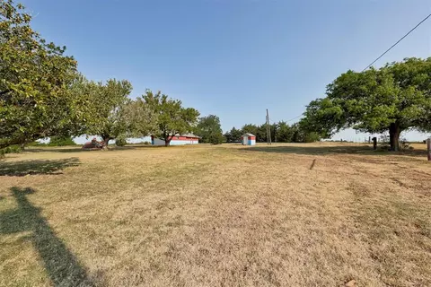 Exterior - 332852 E 1060 Rd, Mcloud, OK 74851 photo 4 of 8