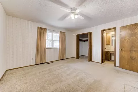 Bedroom - 332852 E 1060 Rd, Mcloud, OK 74851 photo 4 of 9