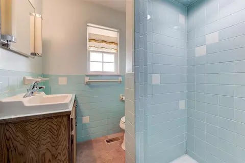 Bath - 332852 E 1060 Rd, Mcloud, OK 74851 photo 5 of 5