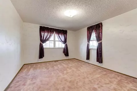Bedroom - 332852 E 1060 Rd, Mcloud, OK 74851 photo 6 of 9