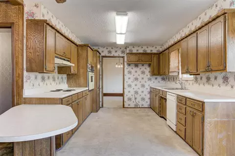 Kitchen - 332852 E 1060 Rd, Mcloud, OK 74851 photo 1 of 2