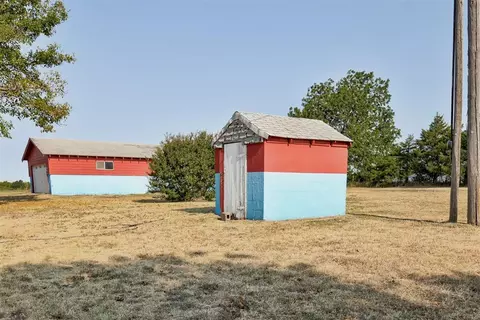 Exterior - 332852 E 1060 Rd, Mcloud, OK 74851 photo 5 of 8