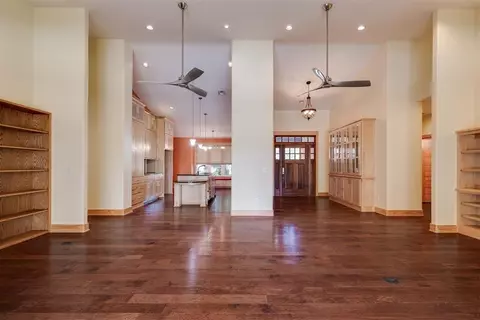 Living - 4606 Pikeys Trl, Tuttle, OK 73089 photo 3 of 6