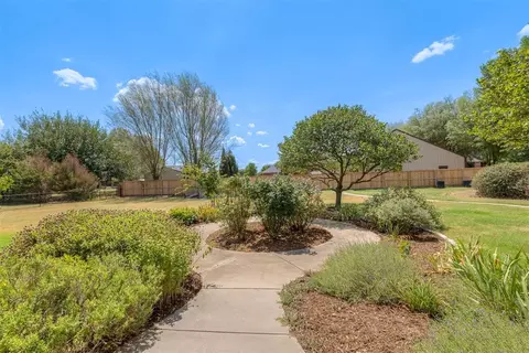 Exterior - 4606 Pikeys Trl, Tuttle, OK 73089 photo 13 of 16