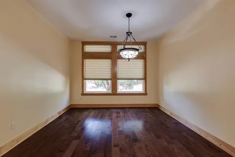 Living - 4606 Pikeys Trl, Tuttle, OK 73089 photo 5 of 6