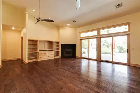 Living - 4606 Pikeys Trl, Tuttle, OK 73089 photo 2 of 6