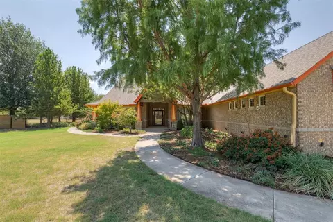 Exterior - 4606 Pikeys Trl, Tuttle, OK 73089 photo 7 of 16