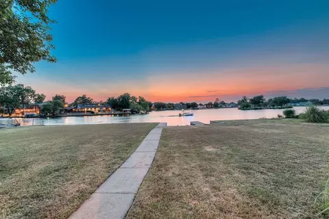 10405 Ski Dr, Oklahoma City, OK 73162