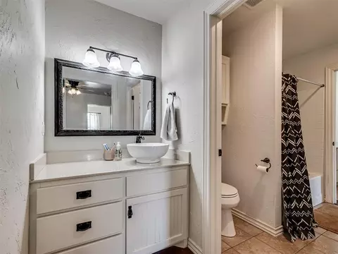 Bath - 5901 E Mcmillin Dr, Tuttle, OK 73089 photo 7 of 7