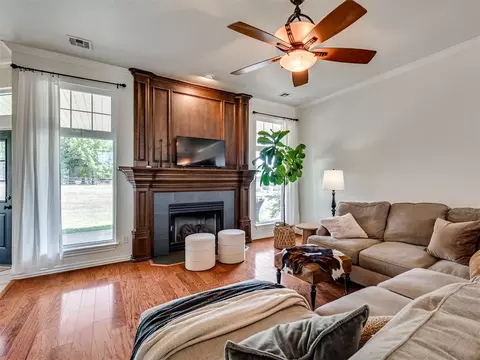 Living - 5901 E Mcmillin Dr, Tuttle, OK 73089 photo 2 of 4