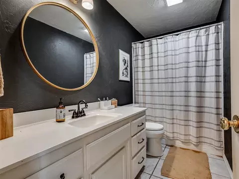 Bath - 5901 E Mcmillin Dr, Tuttle, OK 73089 photo 4 of 7