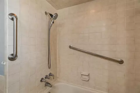 Bath - 7309 Cedar Hl, Tuttle, OK 73089 photo 4 of 6