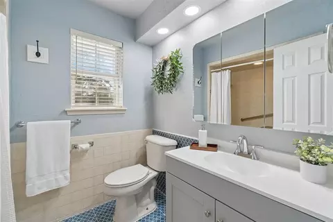 Bath - 7309 Cedar Hl, Tuttle, OK 73089 photo 2 of 6