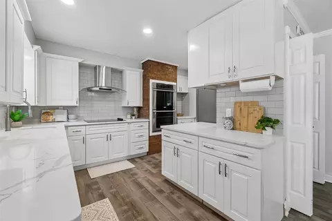 Kitchen - 7309 Cedar Hl, Tuttle, OK 73089 photo 2 of 2