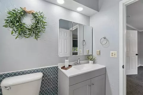 Bath - 7309 Cedar Hl, Tuttle, OK 73089 photo 3 of 6