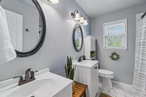 Bath - 7309 Cedar Hl, Tuttle, OK 73089 photo 5 of 6