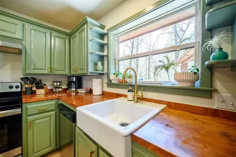 Kitchen - 152 Mitchell Ln, Broken Bow, OK 74728 photo 4 of 6