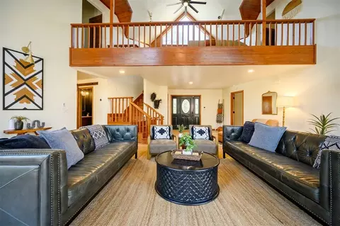 Living - 152 Mitchell Ln, Broken Bow, OK 74728 photo 6 of 10