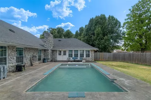 617 N Falcon Way, Mustang, OK 73064