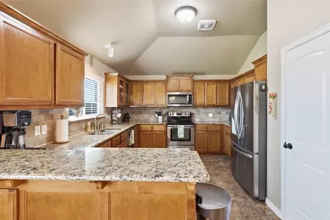Kitchen - 604 Apple Tree Ln, Moore, OK 73160 photo 1 of 4