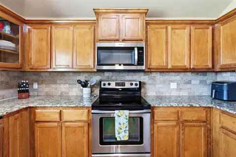Kitchen - 604 Apple Tree Ln, Moore, OK 73160 photo 4 of 4