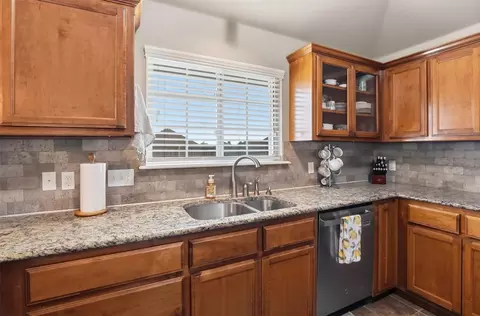 Kitchen - 604 Apple Tree Ln, Moore, OK 73160 photo 2 of 4