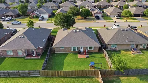 View/Area - 604 Apple Tree Ln, Moore, OK 73160 photo 2 of 3