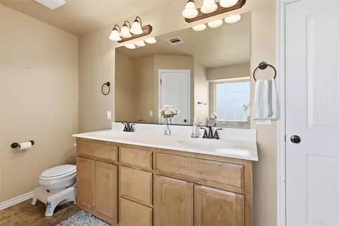 Bath - 604 Apple Tree Ln, Moore, OK 73160 photo 1 of 5
