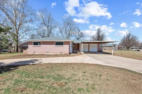 141 W Silver Meadow Dr, Midwest City, OK 73110