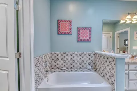 Bath - 3121 Saint Clair Dr, Norman, OK 73072 photo 2 of 5