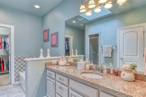 Bath - 3121 Saint Clair Dr, Norman, OK 73072 photo 1 of 5